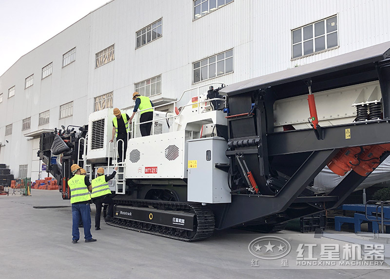 紅星機(jī)器移動(dòng)磚頭粉碎機(jī)現(xiàn)貨，用戶實(shí)地考察