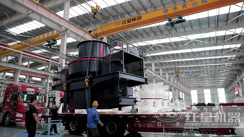 石灰?guī)r粉碎制砂設(shè)備裝車發(fā)貨 石灰?guī)r粉碎制砂設(shè)備裝車發(fā)貨