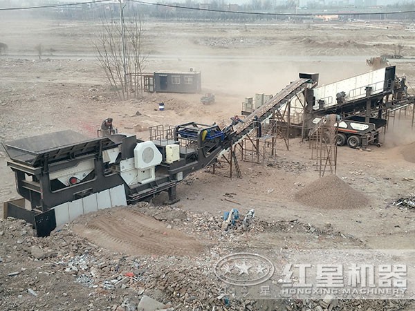 汽車式移動(dòng)破碎機(jī)作業(yè)現(xiàn)場 汽車式移動(dòng)破碎機(jī)作業(yè)現(xiàn)場