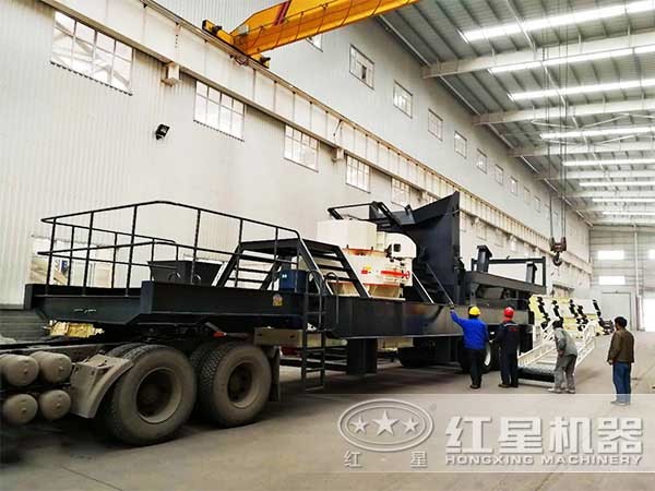 紅星移動(dòng)汽車(chē)載式打石子機(jī)生產(chǎn)車(chē)間 紅星移動(dòng)汽車(chē)載式打石子機(jī)生產(chǎn)車(chē)間