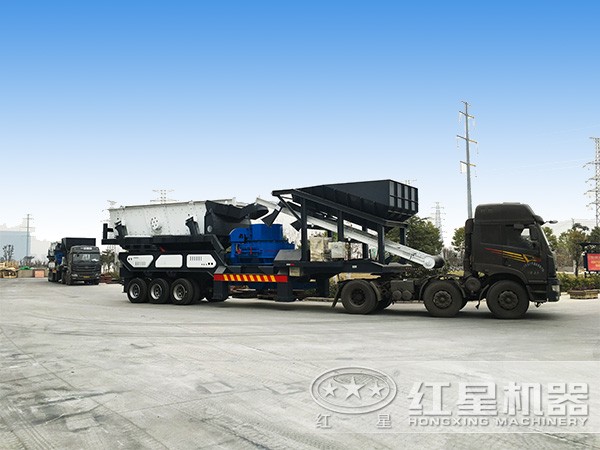搭載車頭就能拉到現(xiàn)場的車載移動(dòng)制砂機(jī)