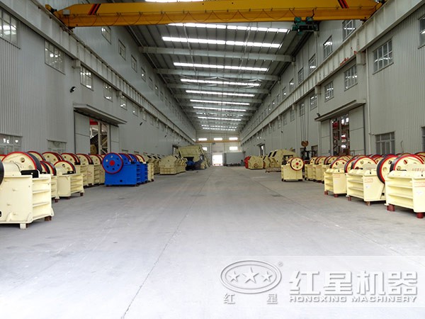 礦石粉碎機(jī)車間一角