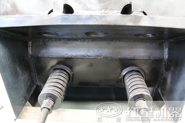 背面過(guò)載彈簧細(xì)節(jié)圖