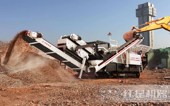 履帶式移動篩沙機(jī)現(xiàn)場