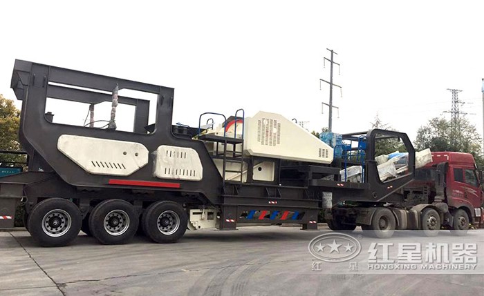 輪胎移動(dòng)破碎機(jī)_流動(dòng)破碎機(jī)開往施工現(xiàn)場(chǎng) 輪胎移動(dòng)破碎機(jī)_流動(dòng)破碎機(jī)開往施工現(xiàn)場(chǎng)