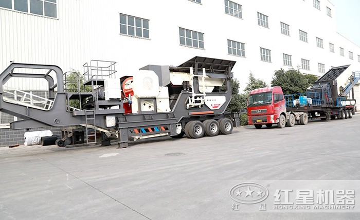 搭載顎式破碎機(jī)、反擊式破碎機(jī)