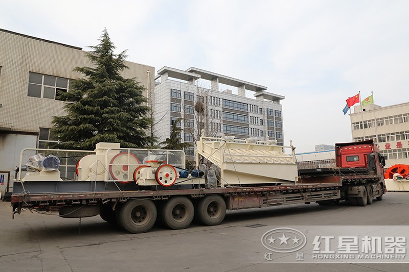紅星對輥式制砂機(jī)發(fā)貨
