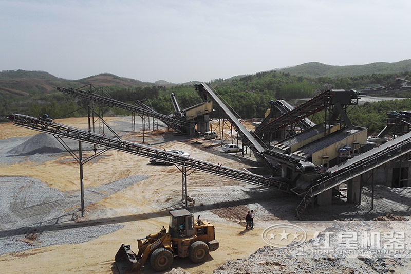大型砂石骨料生產(chǎn)線現(xiàn)場 大型砂石骨料生產(chǎn)線現(xiàn)場