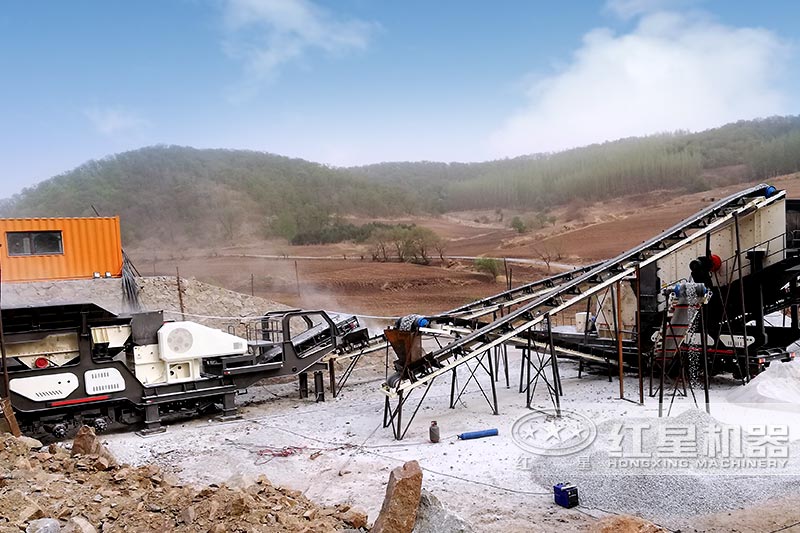 車載破碎機(jī)現(xiàn)場(chǎng) 車載破碎機(jī)現(xiàn)場(chǎng)