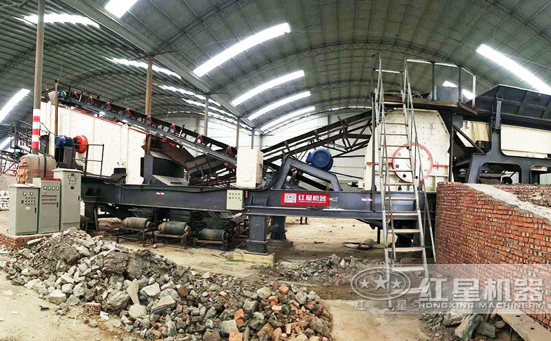 車載破碎機(jī)現(xiàn)場(chǎng) 車載破碎機(jī)現(xiàn)場(chǎng)