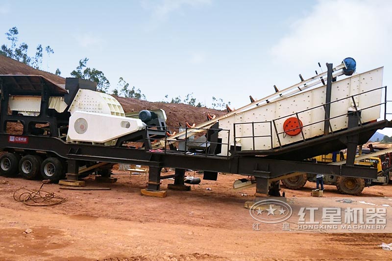 車載建筑垃圾粉碎機現(xiàn)場