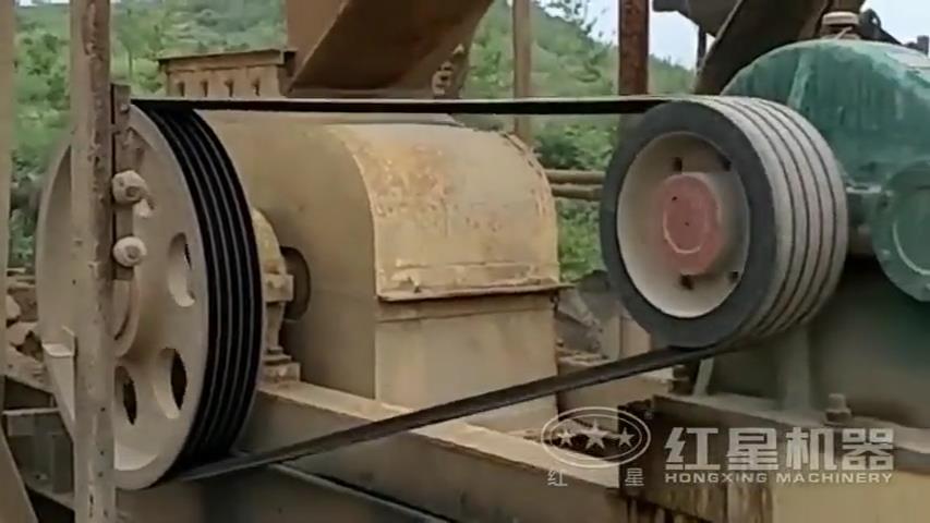 對輥打沙機制砂現(xiàn)場