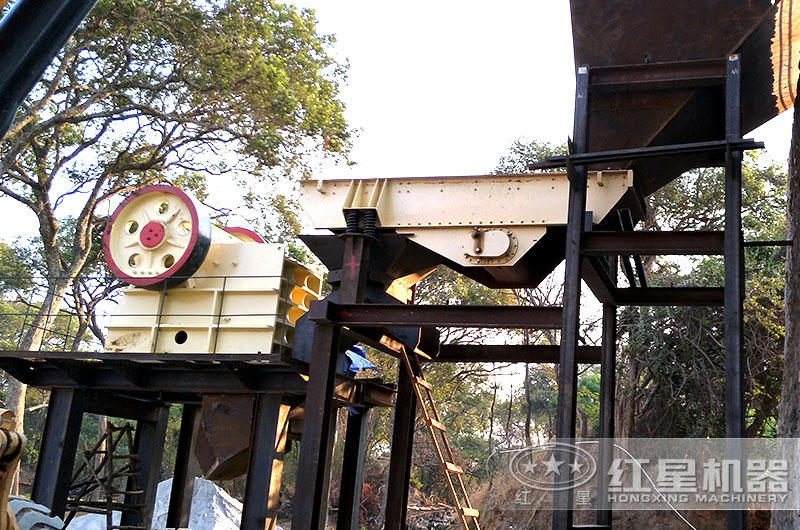 混凝土破碎機(jī)安裝現(xiàn)場(chǎng)，廠家一路扶持