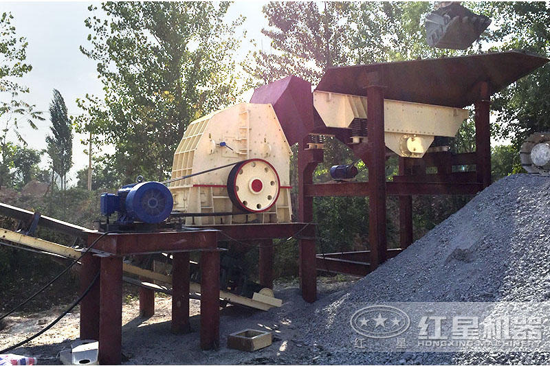 菏澤客戶使用紅星錘破加工煤矸石現(xiàn)場(chǎng)